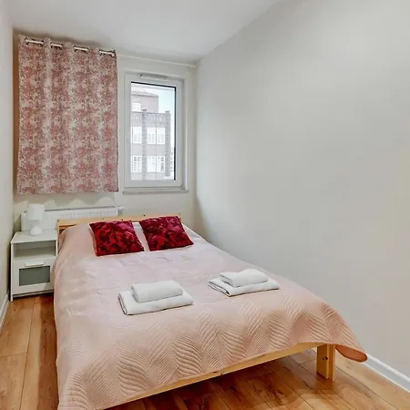 Daire Centrum - 4-osobowy Z Balkonem