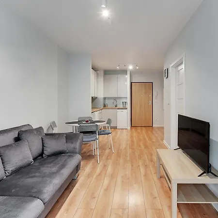 Centrum - 4-osobowy Z Balkonem Lägenhet